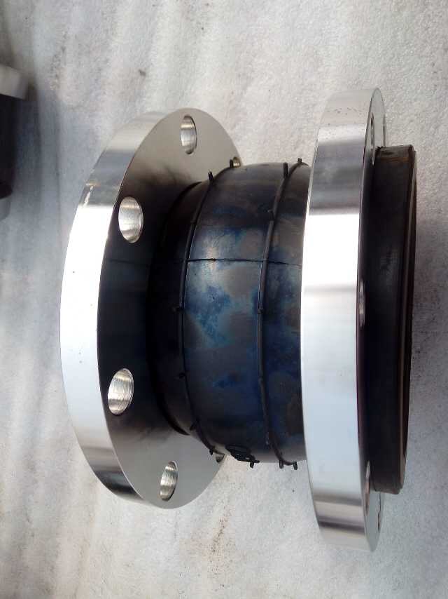 橡膠接頭廠家應以誠信贏得市場